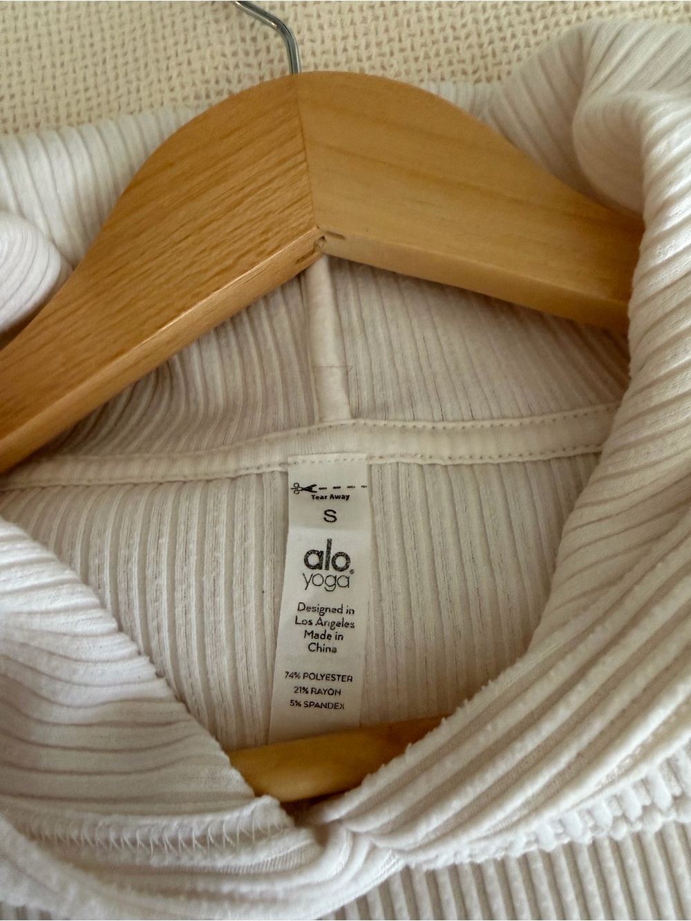 Alo Muse Cream Ribbed Cropped Hoodie - Picture 5 of 7
